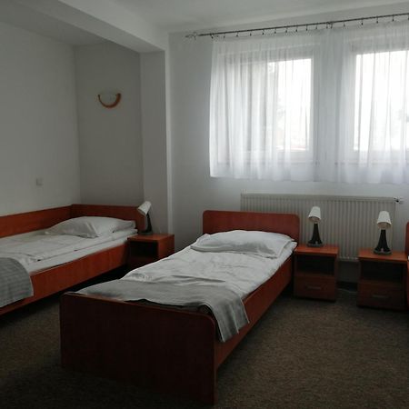 Hotel Dabrowiak ดองโบรวา กูร์นิตชา ภายนอก รูปภาพ
