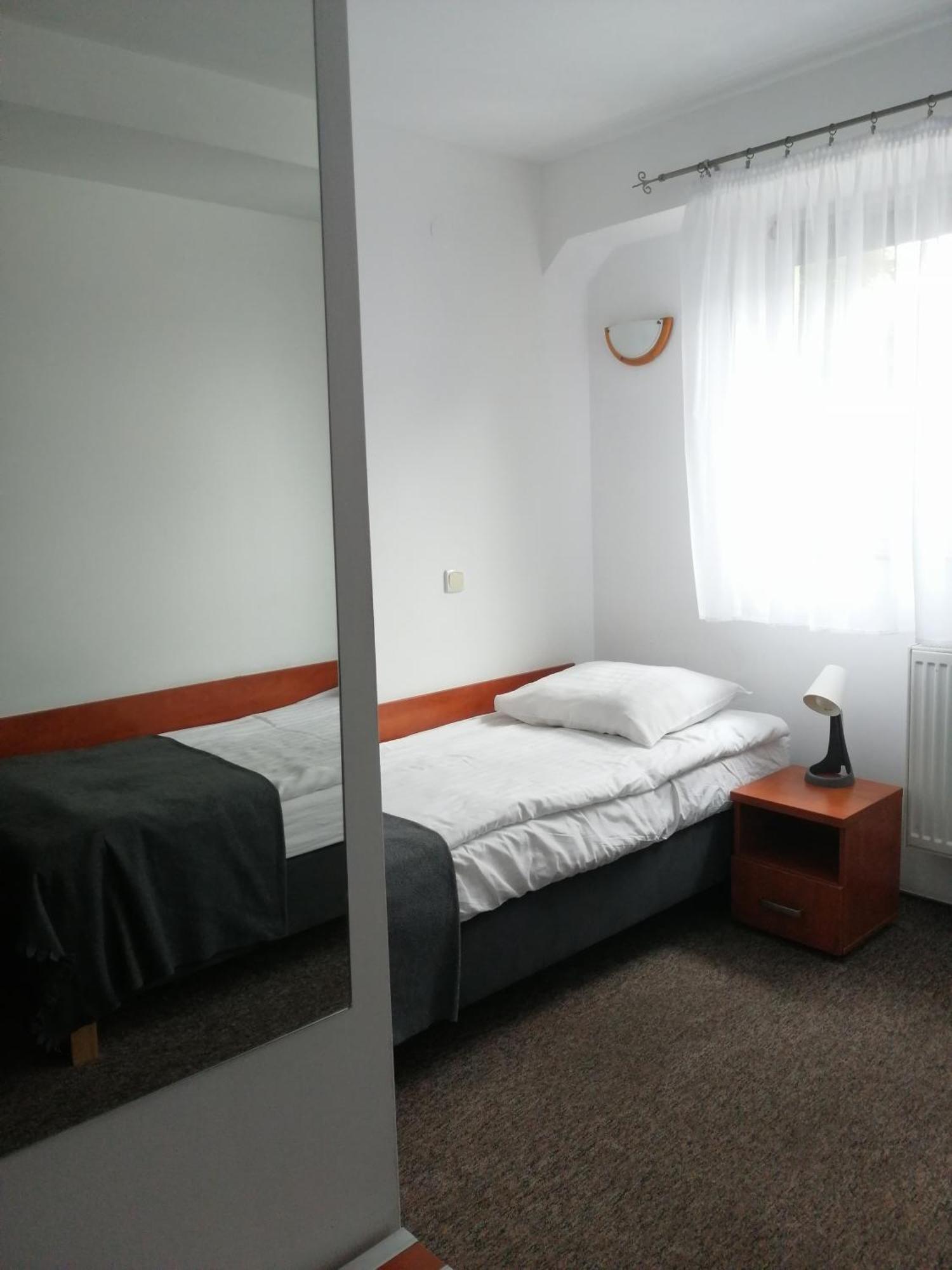 Hotel Dabrowiak ดองโบรวา กูร์นิตชา ภายนอก รูปภาพ